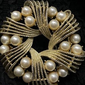 Vintage CORO Gold Toned and Faux Pearl Brooch